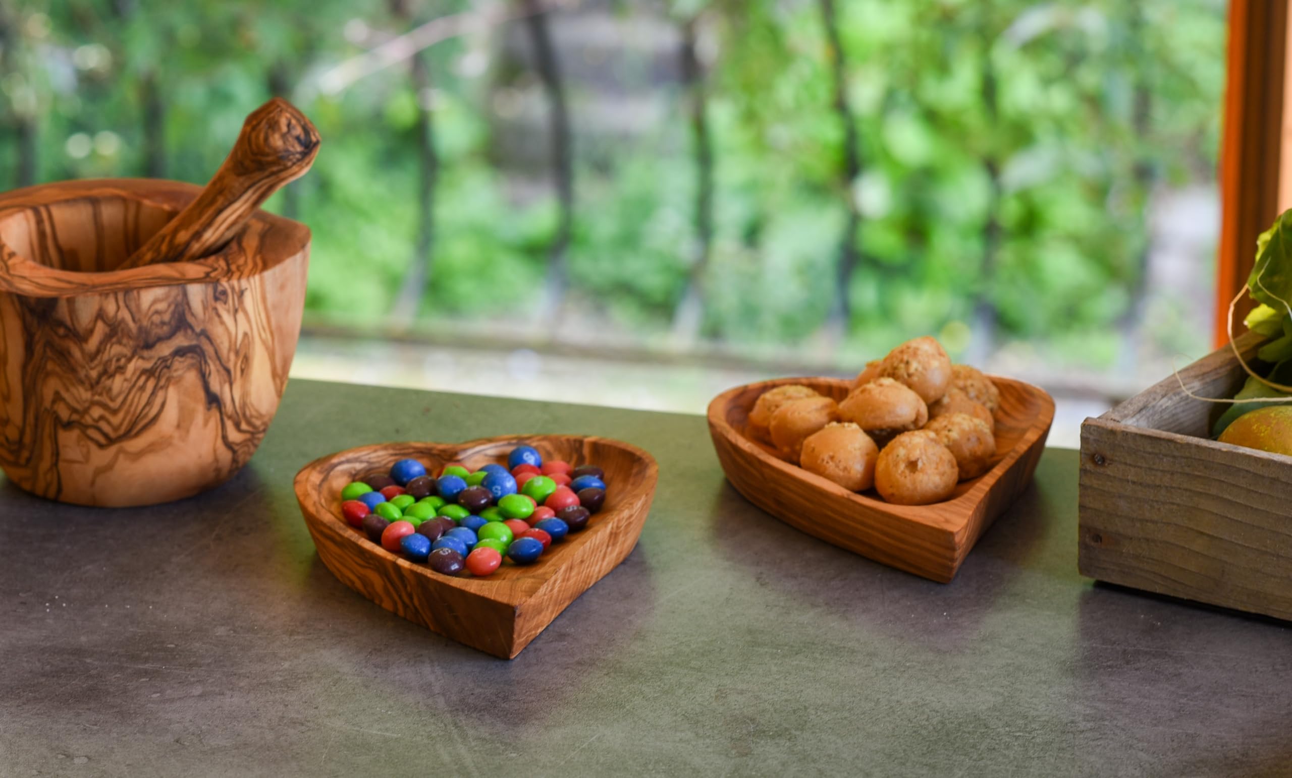 Cleminson Olive Wood Heart-Shaped Dish | 17 x 13 x 2.7 cm | for Snacks, Nuts, Olives, Tapas